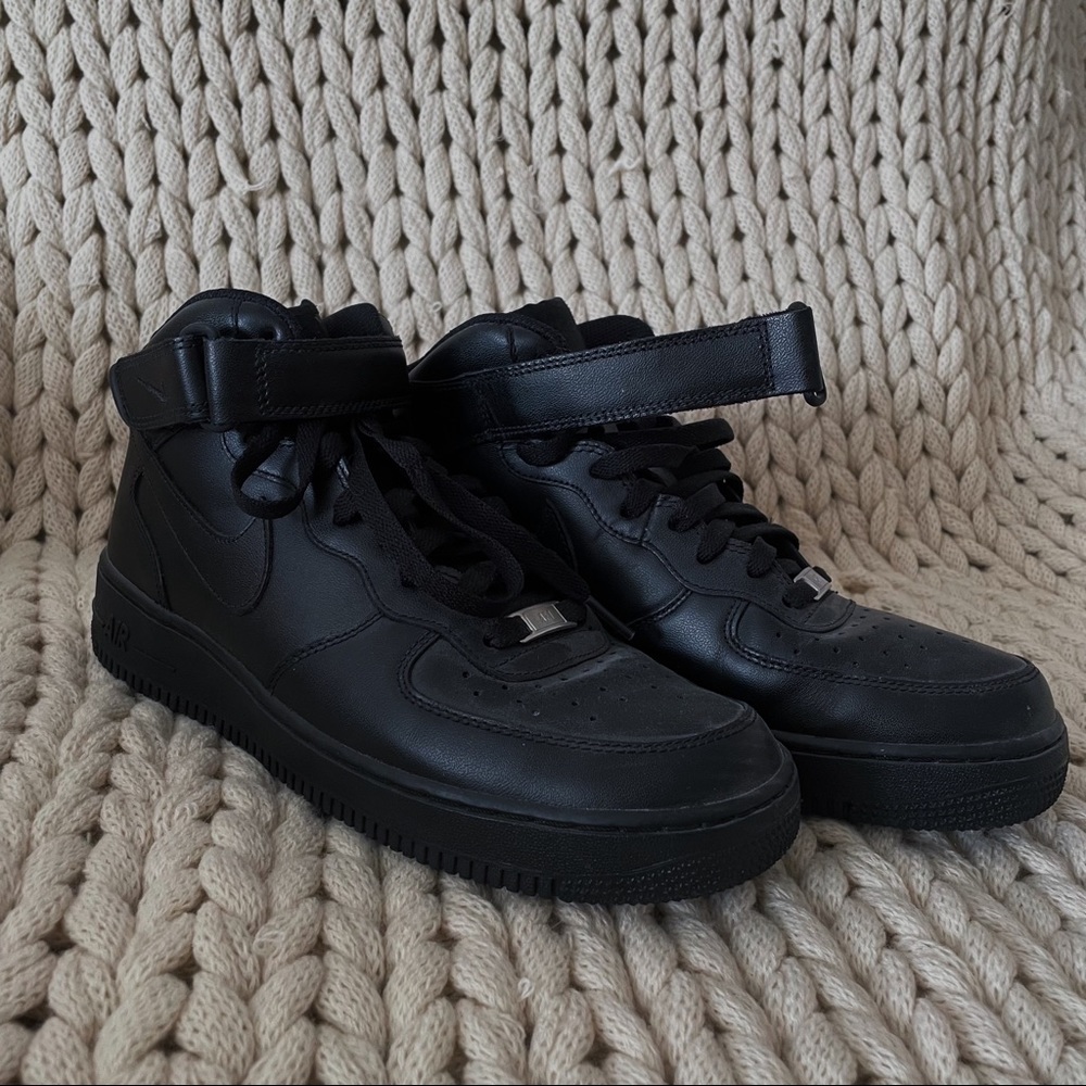 SOLD Air Force 1 High '07 'Triple Black'